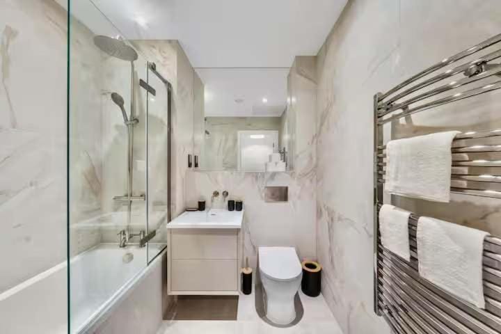 The Carrington Apartment in London Borough of Richmond upon Thames