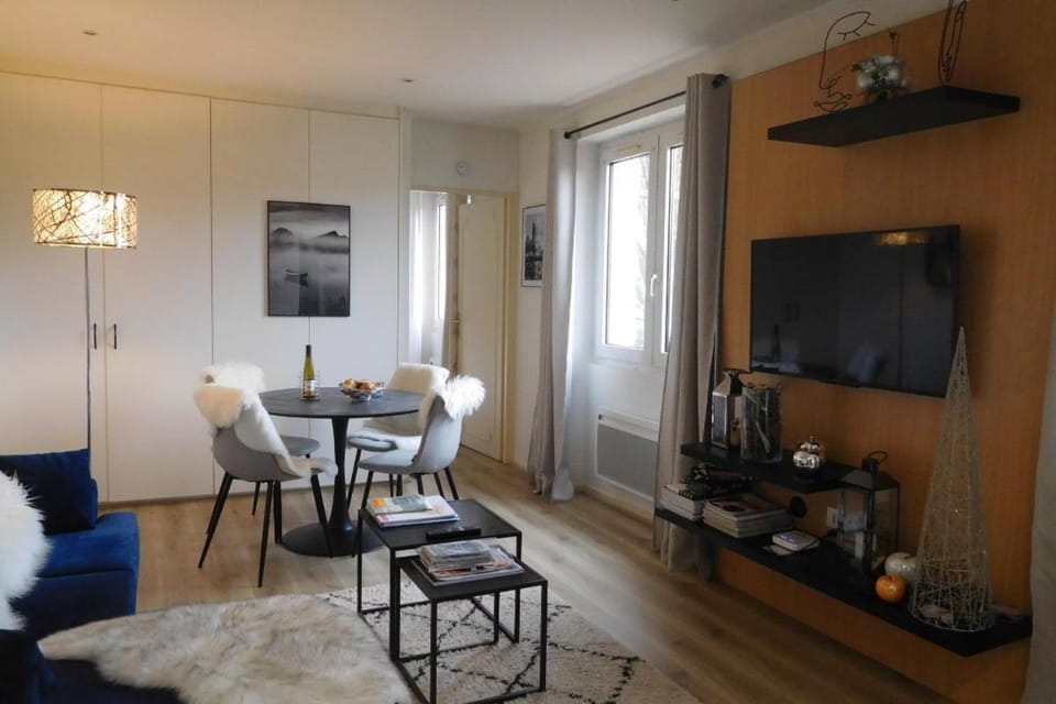 Lounge or bar