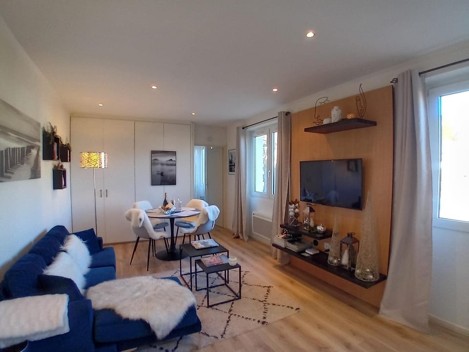 Lounge or bar