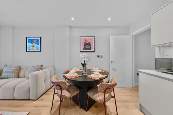 The Sinclair Apartment in London Borough of Richmond upon Thames