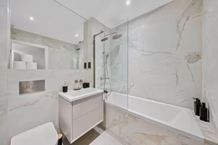The Sinclair Apartment in London Borough of Richmond upon Thames