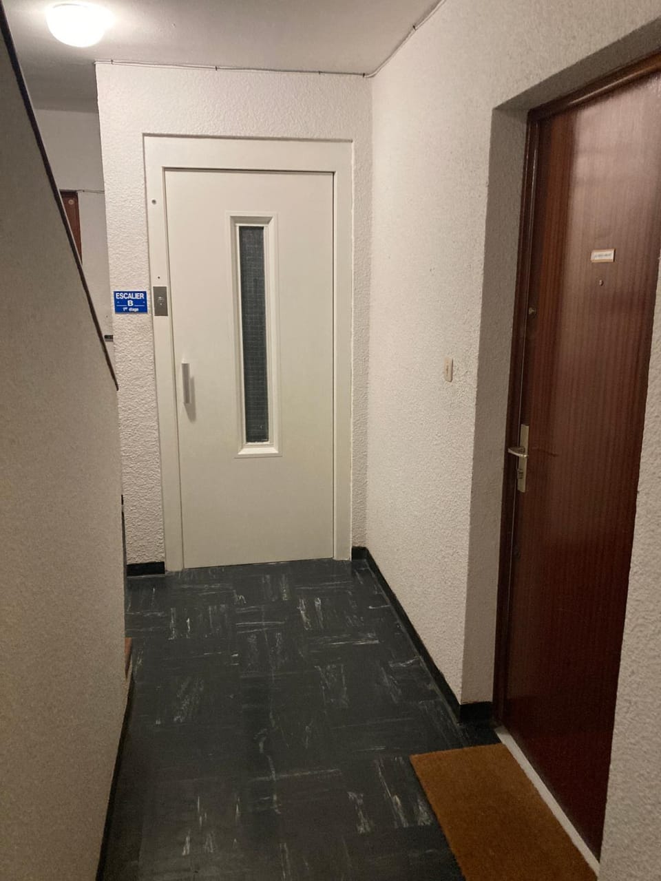 Grand T2 climatisé avec parking à 7 min des Thermes Vue château Apartment in Gréoux-les-Bains