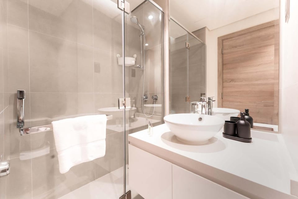 Free housekeeping visits during your stay - StayShort - Studio in Marina that Sleeps 3 with a Perfect City View Apartment in Dubai