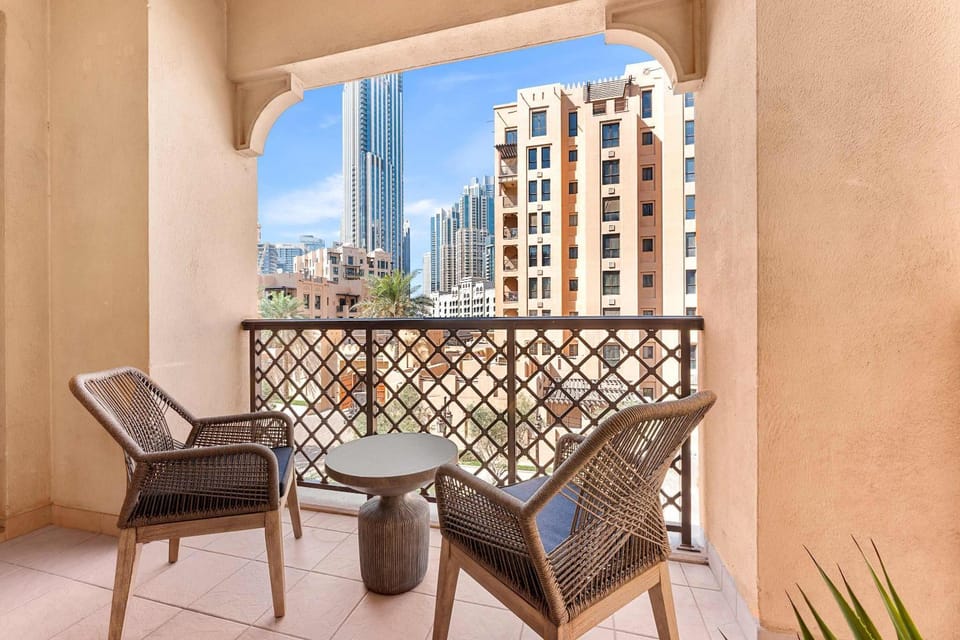 Free housekeeping visits during your stay - StayShort - Luxurious 1 Bed in Old Town, that Sleeps 4 and Close to Burj Khalifa Apartment in Dubai