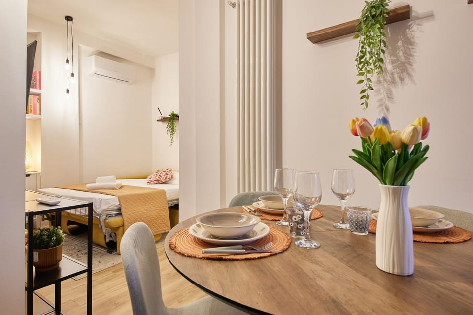 Living room, Food and drinks, Dining area