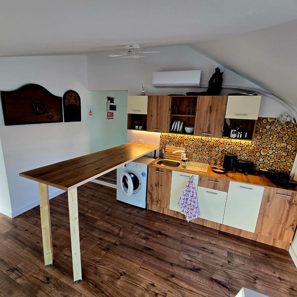 Kitchen or kitchenette, Seating area, Dining area, Communal kitchen, washing machine