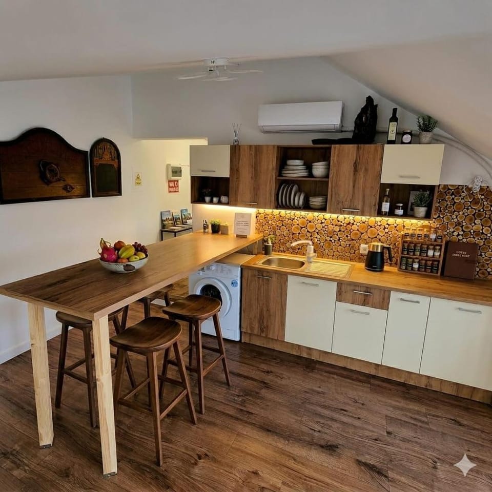Dining area, pet friendly