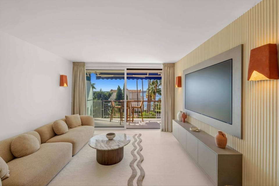 View (from property/room), Balcony/Terrace, Living room