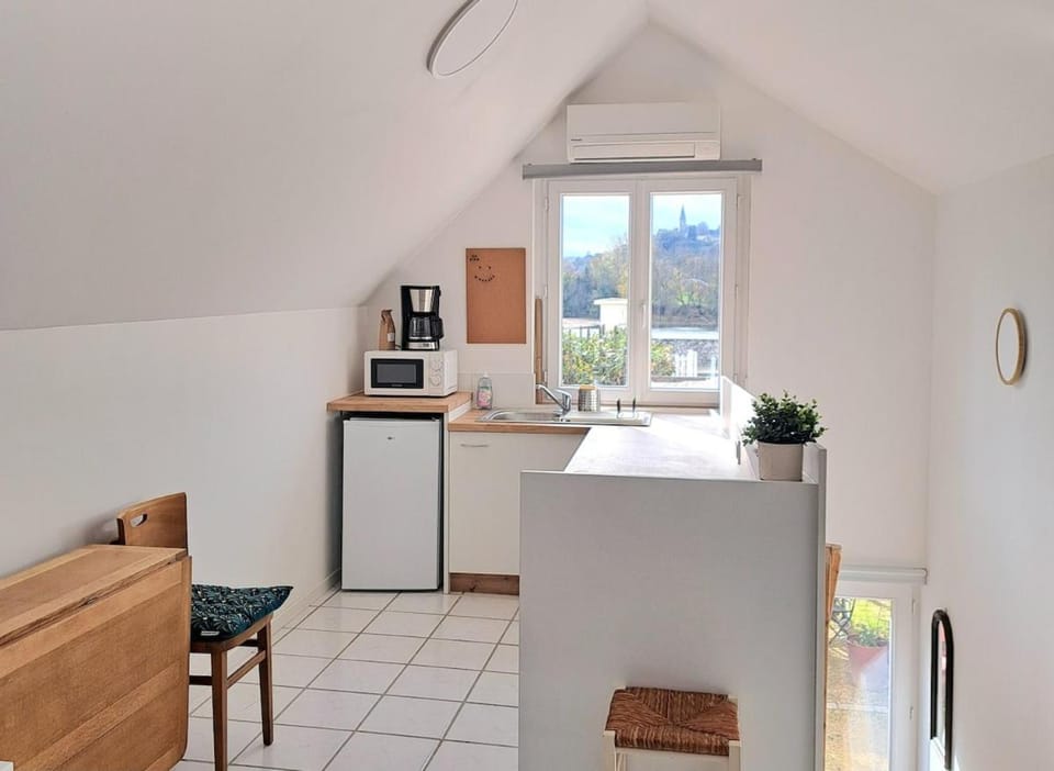 Aux Rives Tranquilles, appartement bord de Loire avec vue Apartment in Gennes-Val-de-Loire