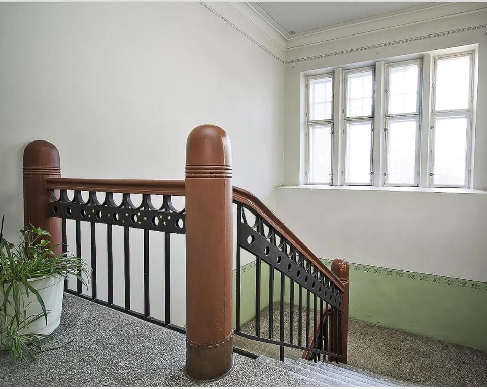 Tunnelmallinen saunallinen ullakkohuoneisto Ravintola Sampon yläkerrassa Apartment in Finland