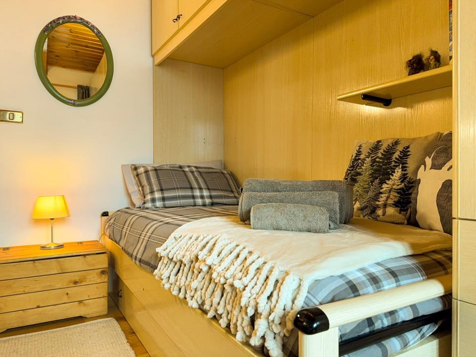 Bed, Photo of the whole room, Bedroom, wardrobe