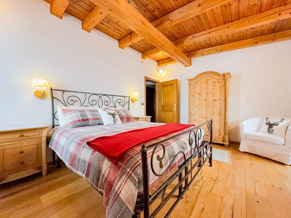 Bed, Photo of the whole room, Bedroom, towels, wardrobe
