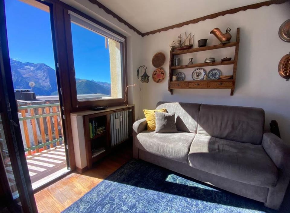La Casa del Sole, 2 bedrooms, parking space Apartment in Sestriere
