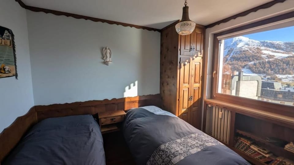 La Casa del Sole, 2 bedrooms, parking space Apartment in Sestriere