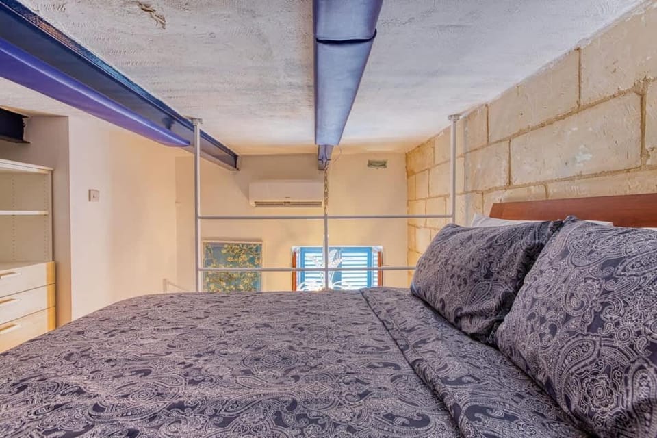TwentySeven Homey Sliema Studio near Cafes & Sea Apartment in Sliema