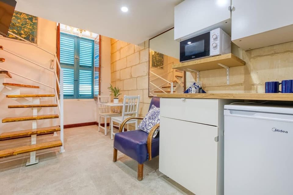 TwentySeven Homey Sliema Studio near Cafes & Sea Apartment in Sliema