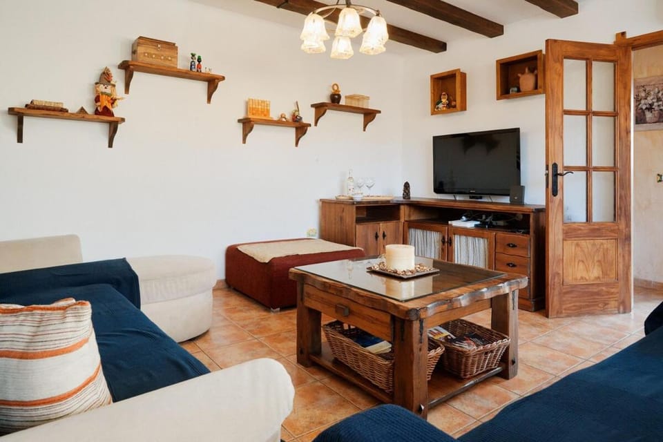 Lava Rural Home House in Abona