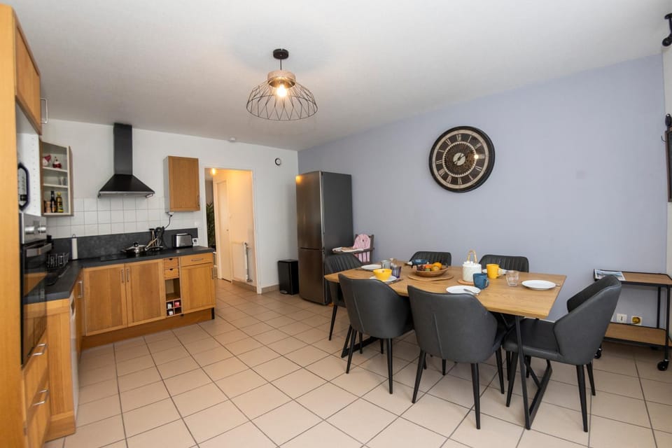 Coffee/tea facilities, Kitchen or kitchenette, dishwasher, stove, toaster, kitchen