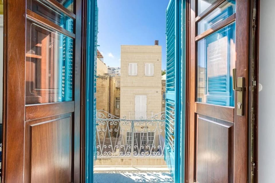 TwentySeven Studio Close to Sliema Seafront Apartment in Sliema