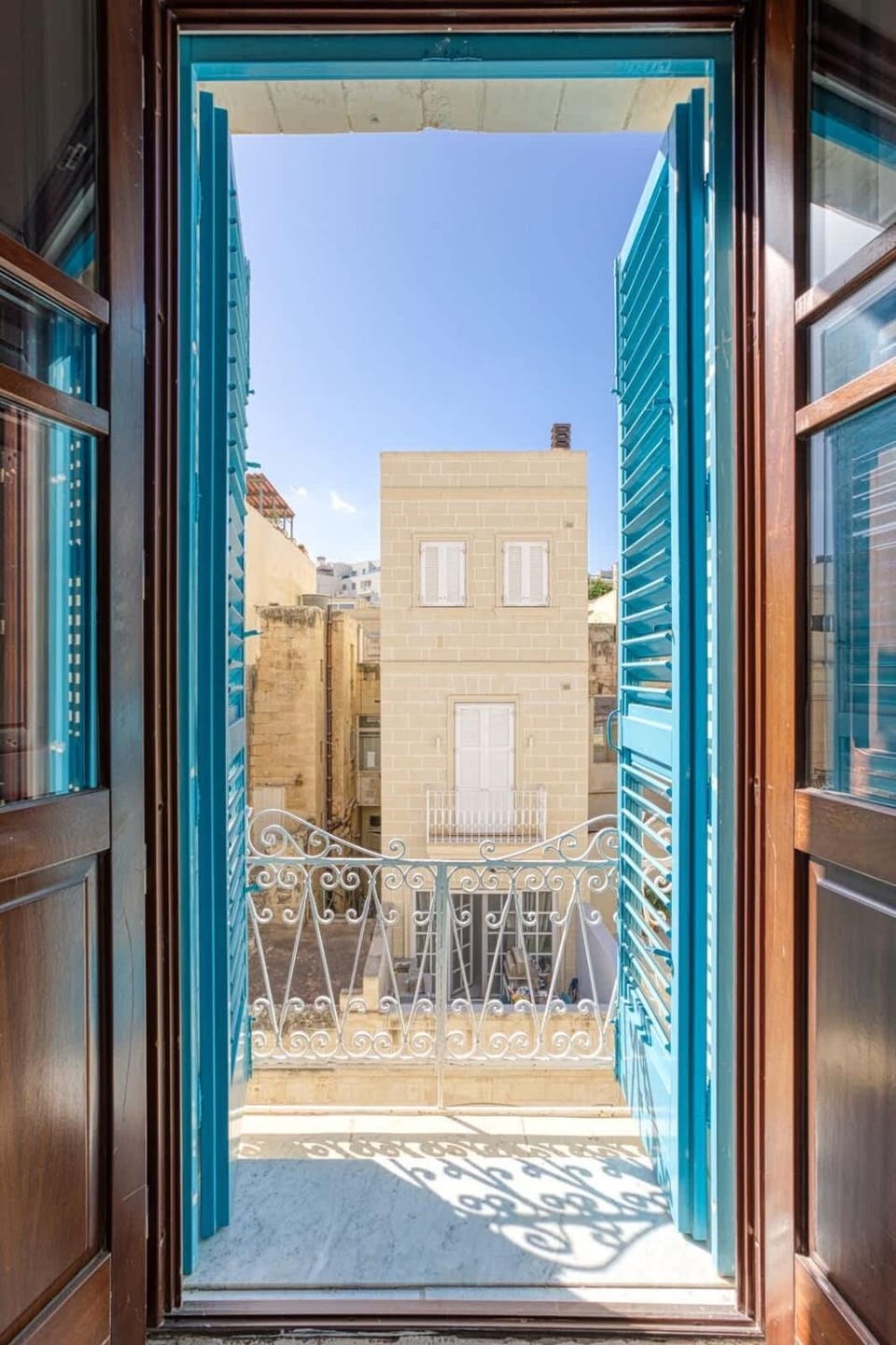 TwentySeven Studio Close to Sliema Seafront Apartment in Sliema