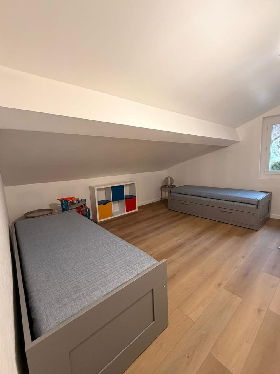 Bed, Living room, Photo of the whole room, Seating area, Bedroom