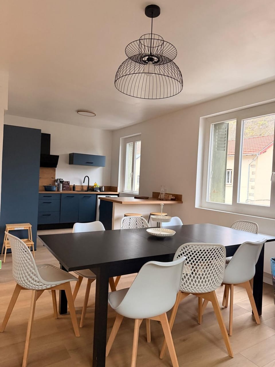 Kitchen or kitchenette, Seating area, Dining area