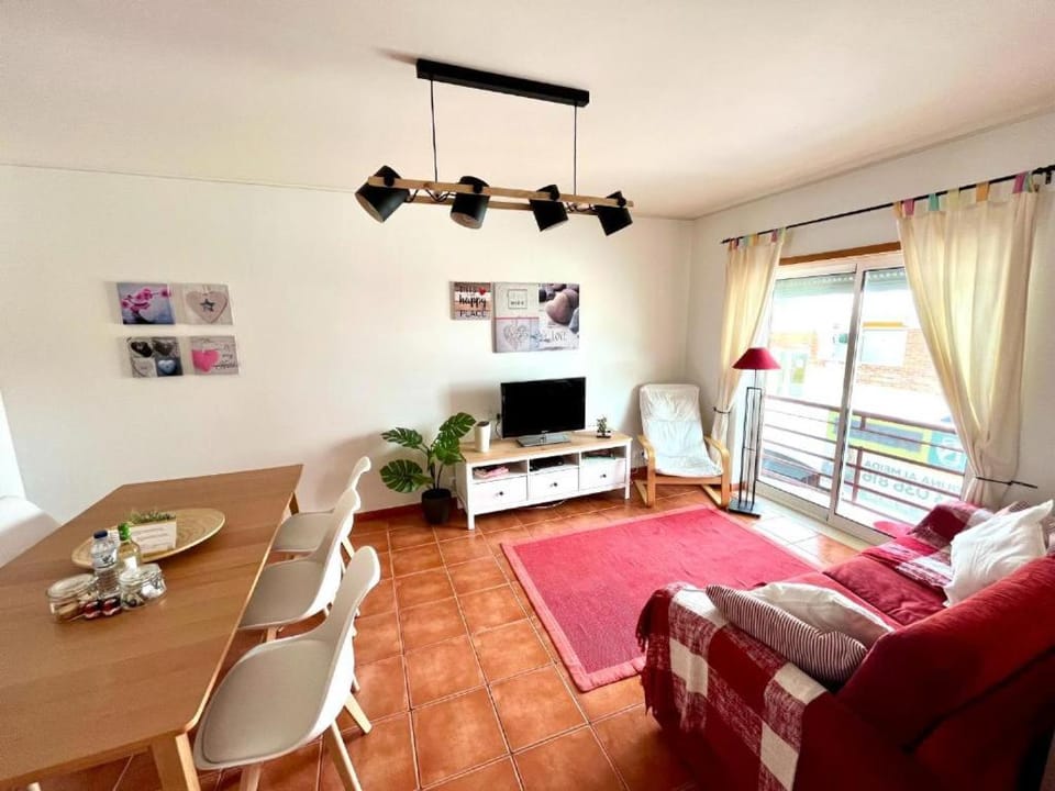 Communal lounge/ TV room, TV and multimedia, Living room, Dining area