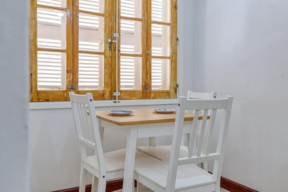 Maltese Charm home with Private Terrace with 2 Min to Beach Apartment in Sliema