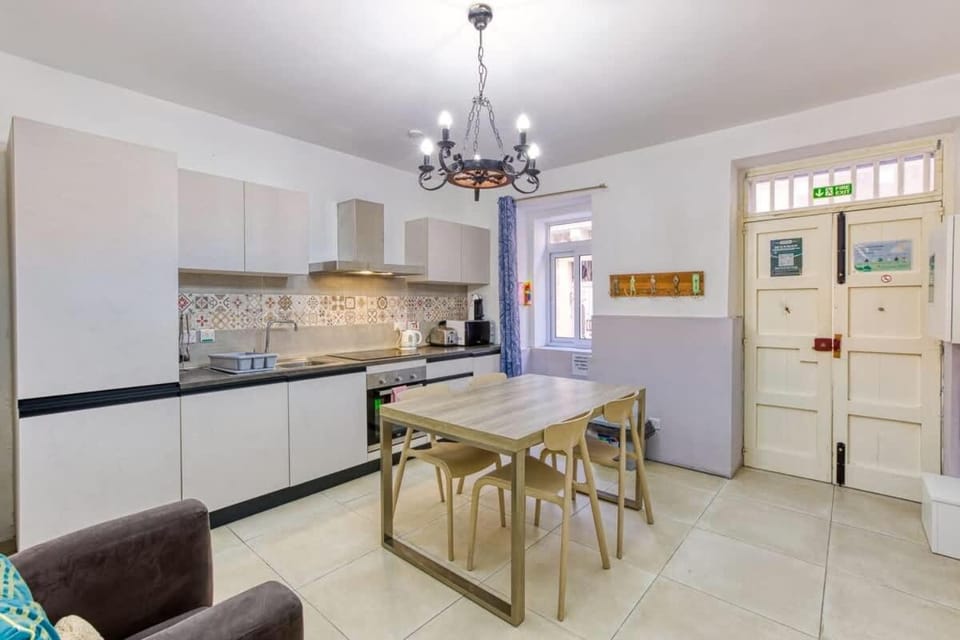 Sliema Seaside Escape with Cosy Interior House in Sliema