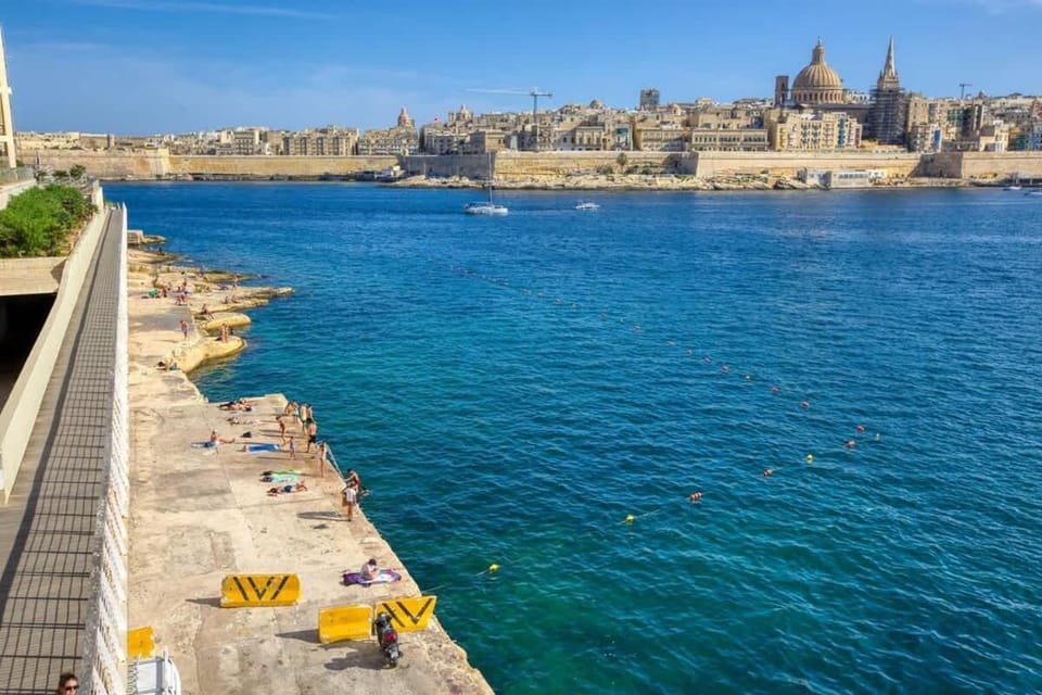 Sliema Seaside Escape with Cosy Interior House in Sliema