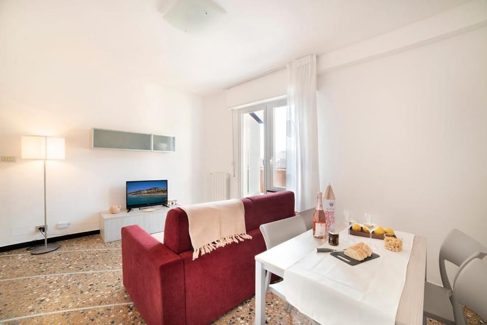 Libeccio - Uno sguardo sui tetti Apartment in Pietra Ligure