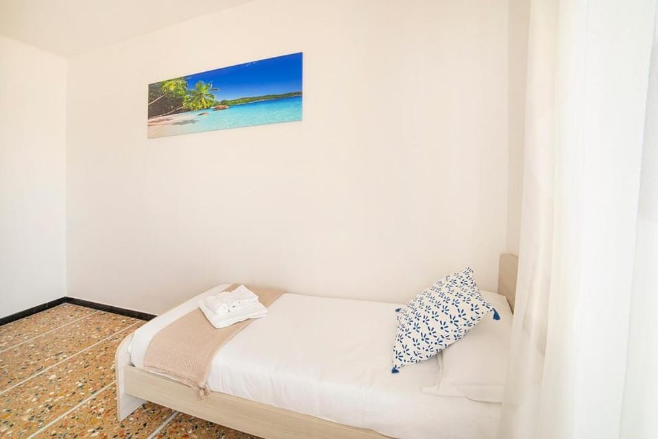 Libeccio - Uno sguardo sui tetti Apartment in Pietra Ligure