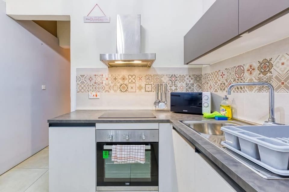Seaside Sliema Escape 1-Bed Maisonette Near Sea House in Sliema