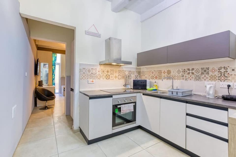 Seaside Sliema Escape 1-Bed Maisonette Near Sea House in Sliema