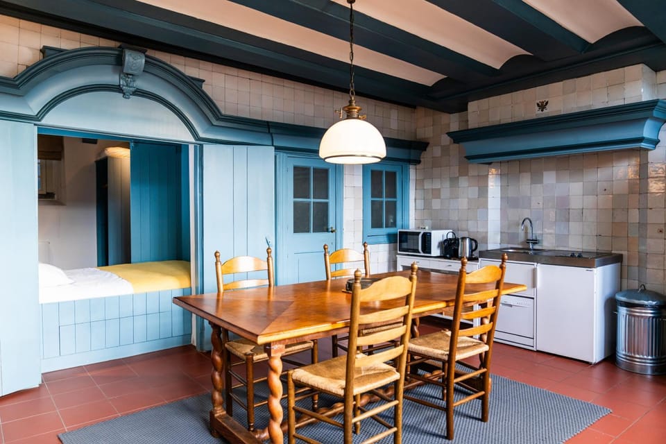 Kitchen or kitchenette, Dining area, dishwasher, stove