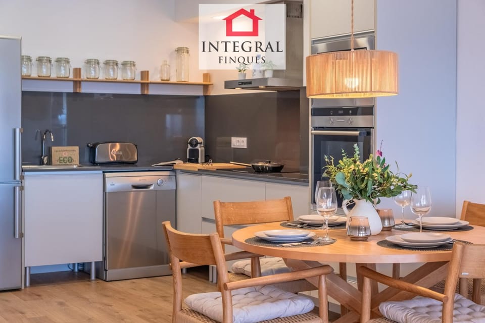 Kitchen or kitchenette, Dining area, oven, pet friendly, stove