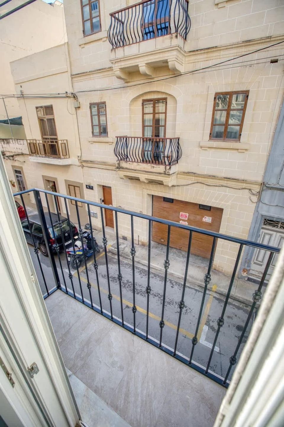 Thirtynine Bright Apartment Steps from Balluta Bay Apartment in Sliema