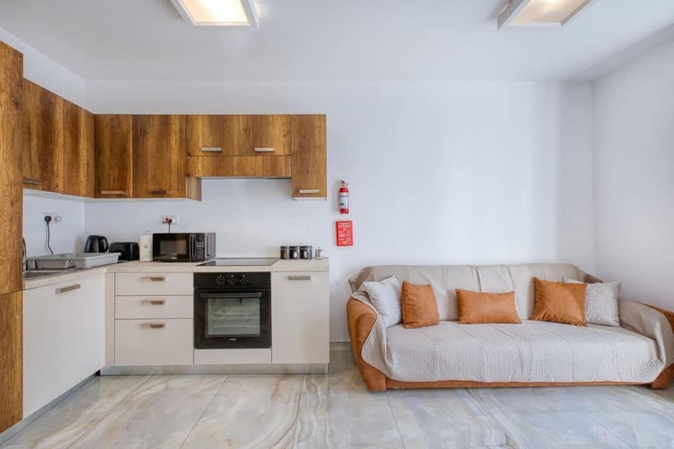Thirtynine Sunlit Stay very close to Balluta Bay Apartment in Sliema