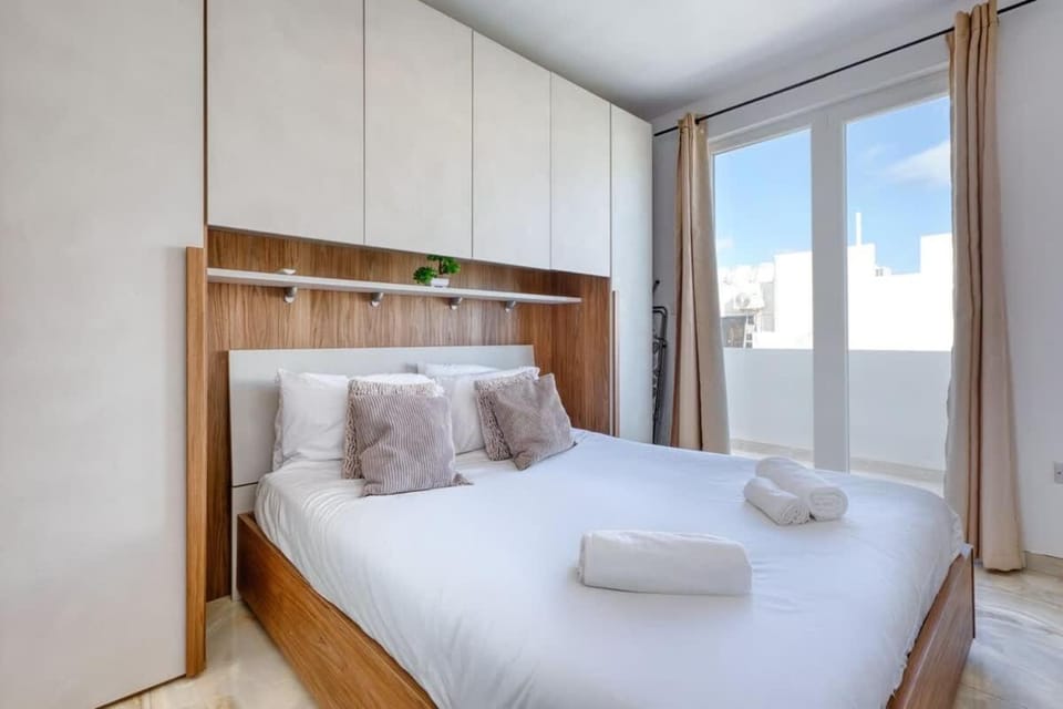 Thirtynine Penthouse with Terrace in Sliema Apartment in Sliema