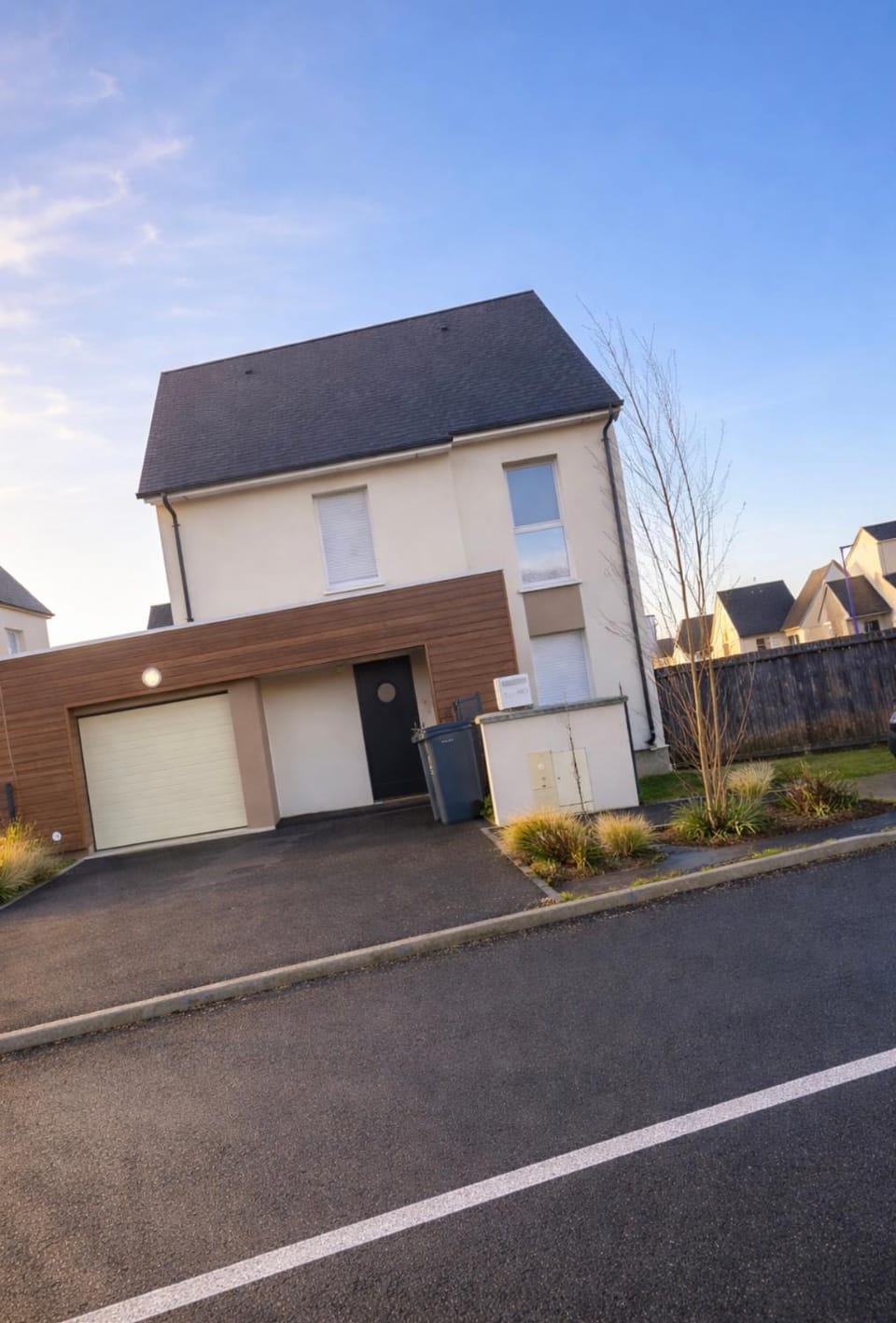Property building, Day, Street view