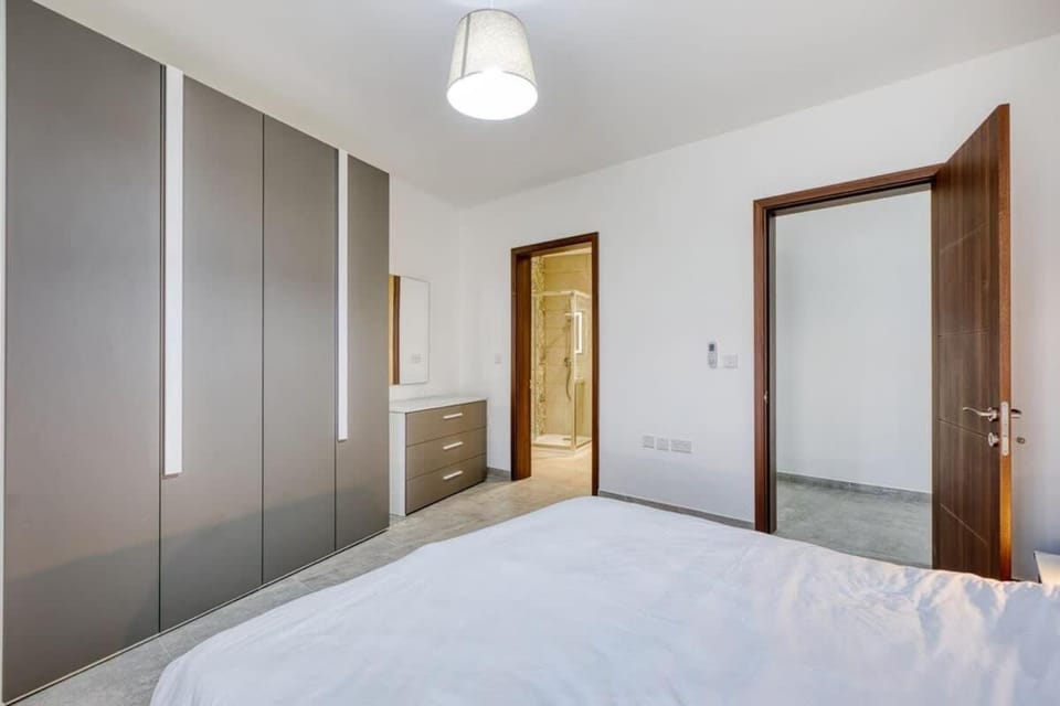 Bright Sea-Side Living in St Pauls Bay Apartment in Saint Paul's Bay