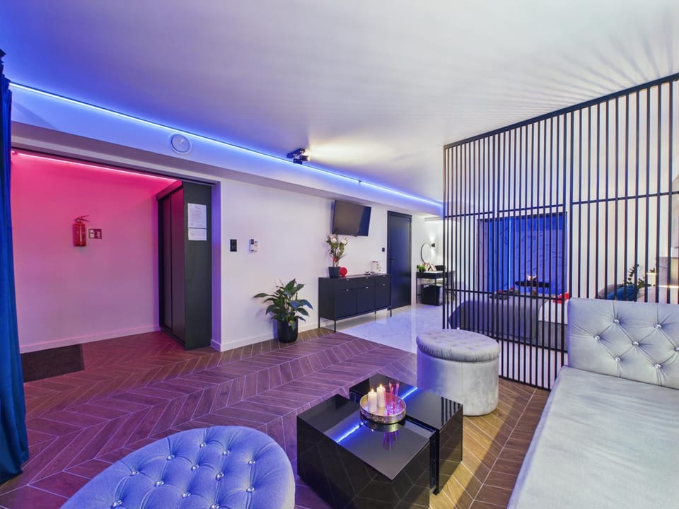 Communal lounge/ TV room, Living room
