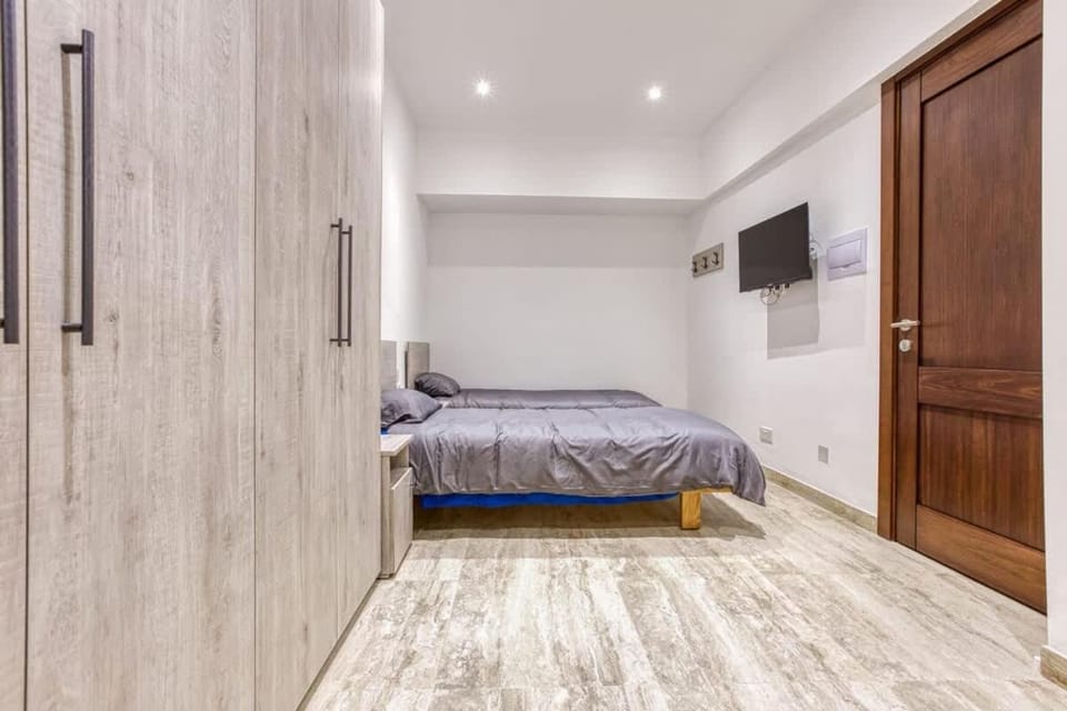 Modern Qormi Stay near city square with easy access Apartment in Malta