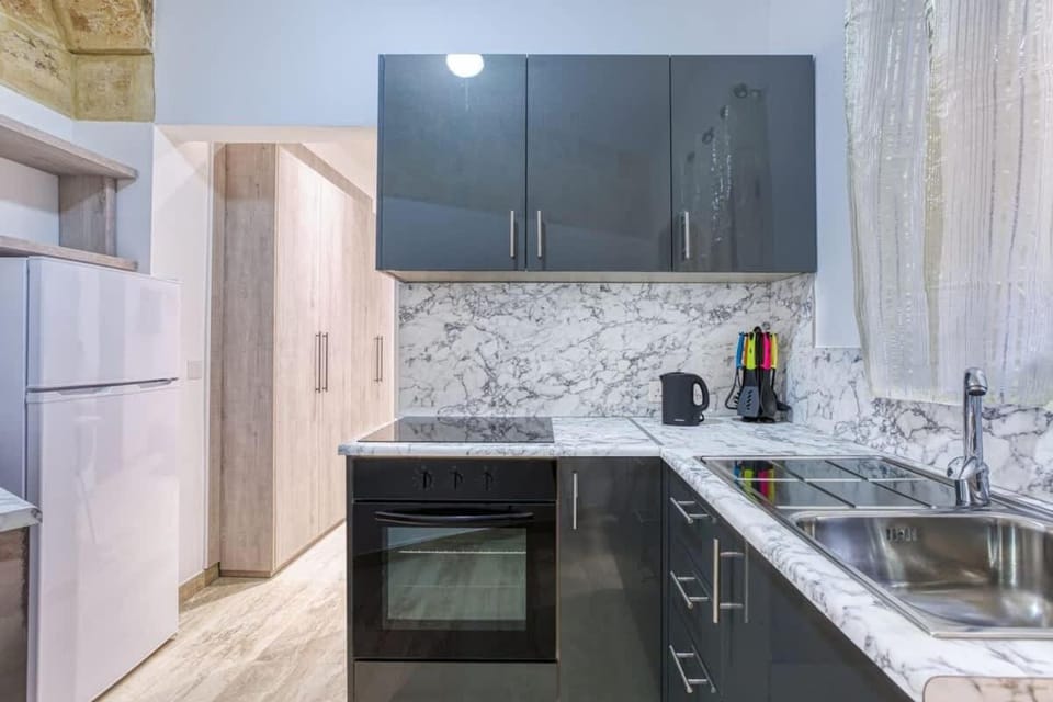 Modern Qormi Stay near city square with easy access Apartment in Malta