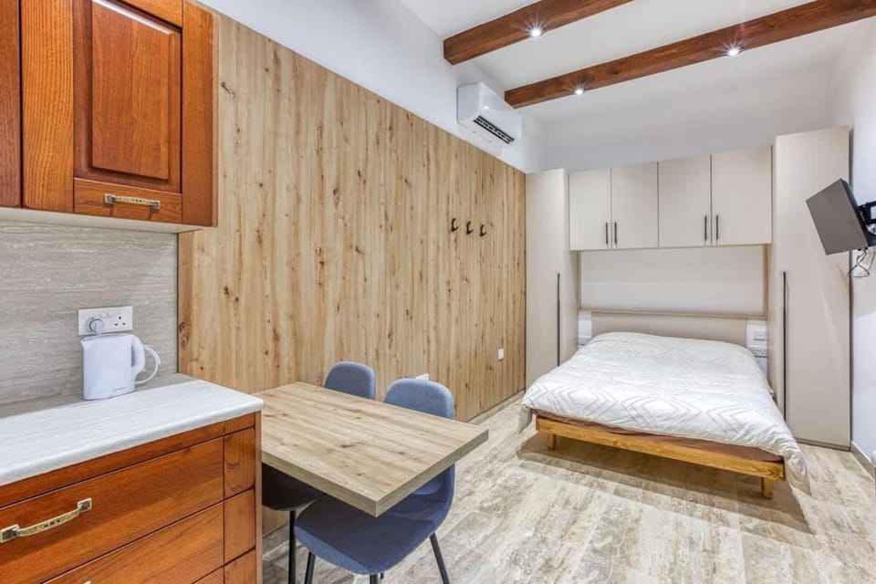 Studio Stay in the Heart of Qormi Village Apartment in Malta