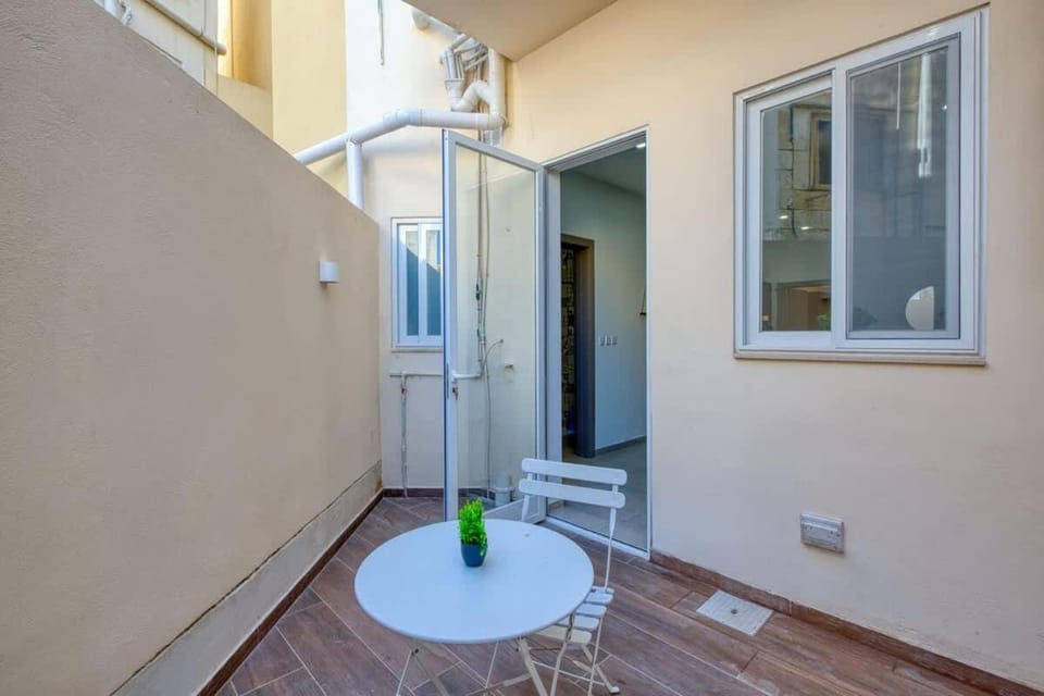 Cosy Suite in Ta' Xbiex close to Promenade Apartment in Malta