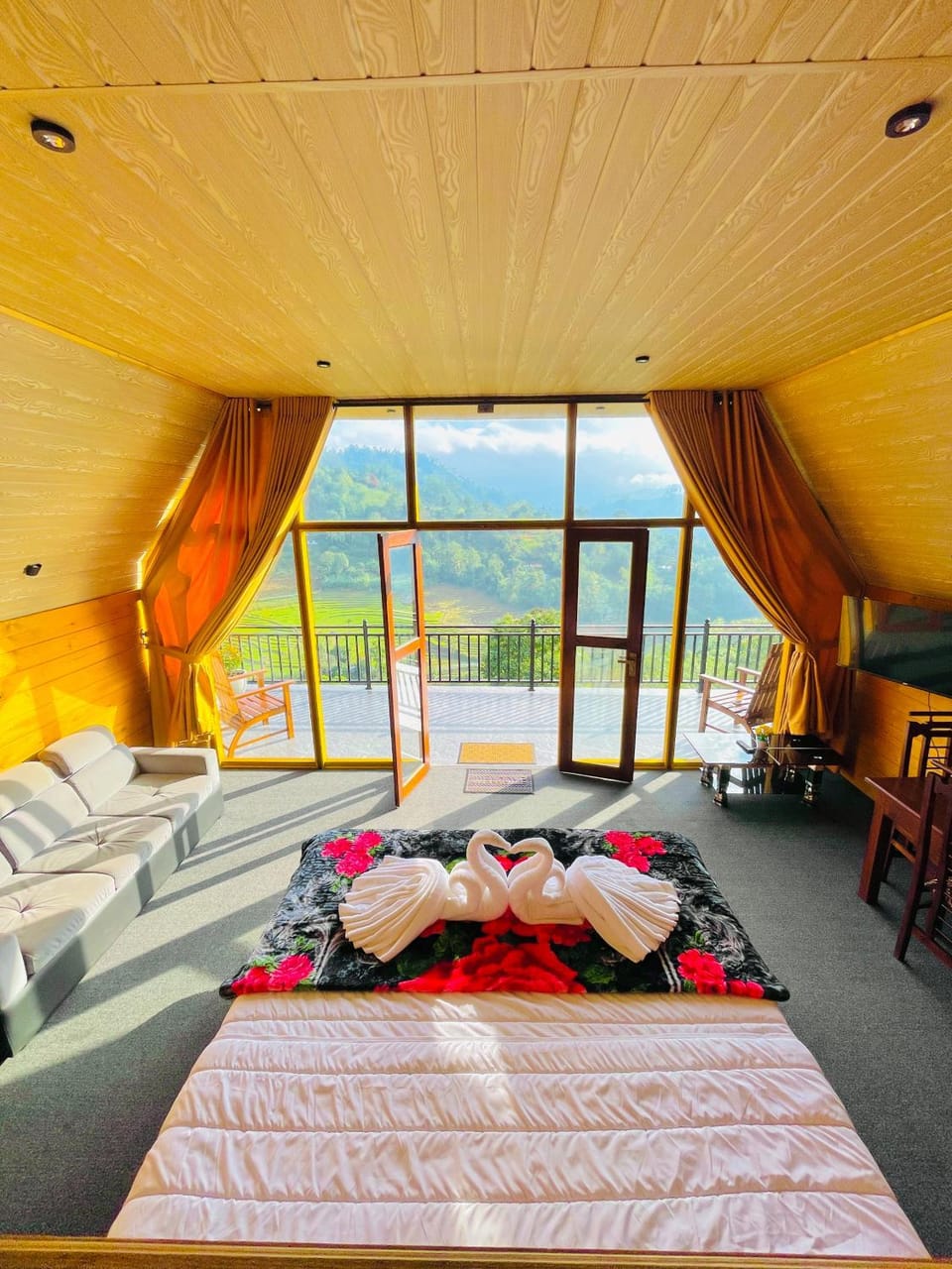 Bed, Photo of the whole room, Bedroom