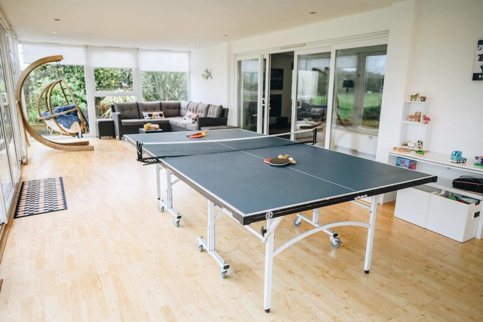 Devon House Hot Tub Sea Views & Family Fun House in England