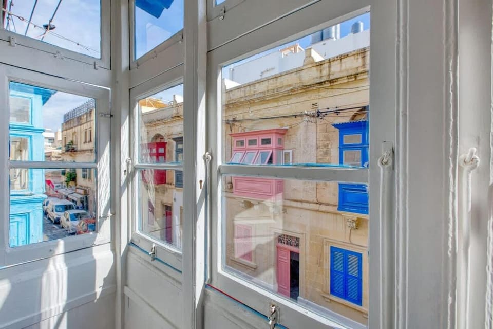 Lovely Holiday Home with Terrace in Ta Xbiex House in Malta
