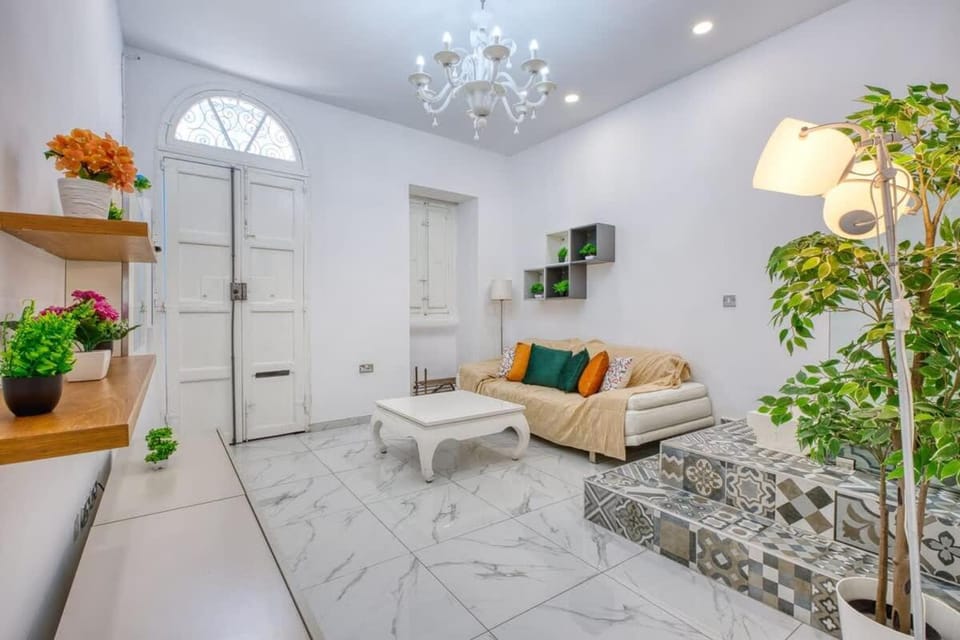 Lovely Holiday Home with Terrace in Ta Xbiex House in Malta